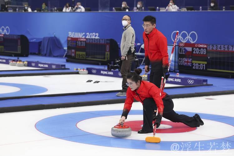 美国队战胜中国男子冰壶队